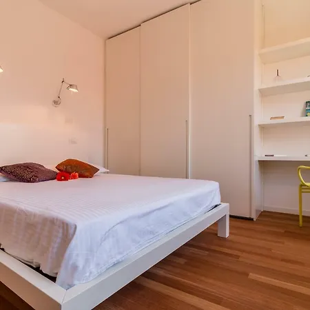 20 Windows On Appartement Venise
